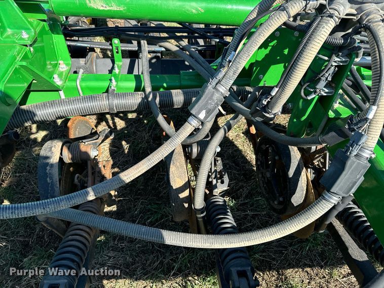 image for item DQ6729 2018 John Deere 1890C air seeder