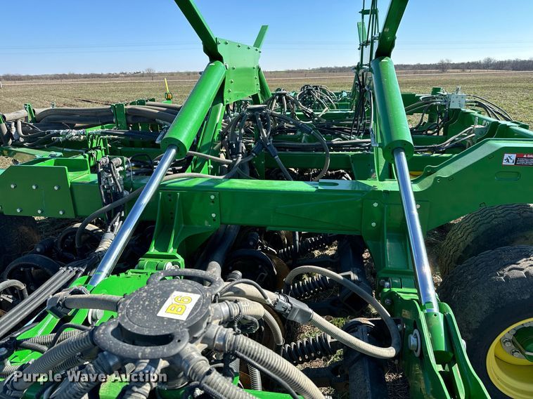 image for item DQ6729 2018 John Deere 1890C air seeder