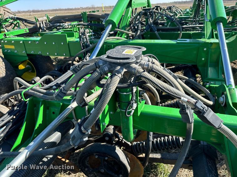 image for item DQ6729 2018 John Deere 1890C air seeder