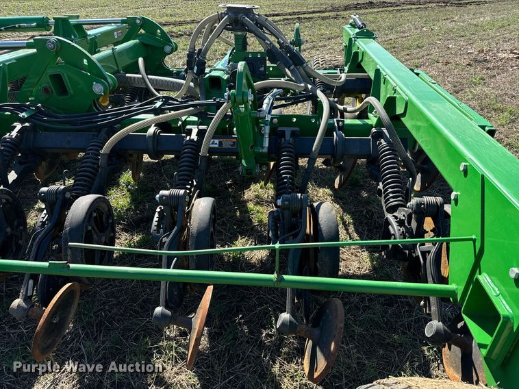 image for item DQ6729 2018 John Deere 1890C air seeder