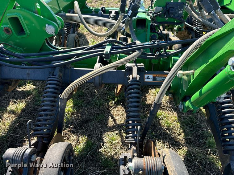 image for item DQ6729 2018 John Deere 1890C air seeder