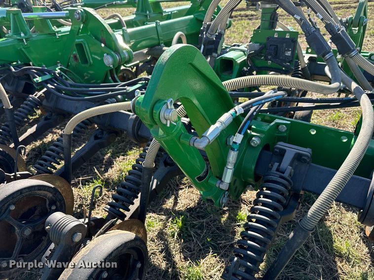 image for item DQ6729 2018 John Deere 1890C air seeder