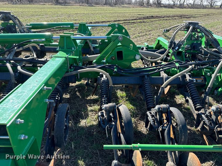 image for item DQ6729 2018 John Deere 1890C air seeder