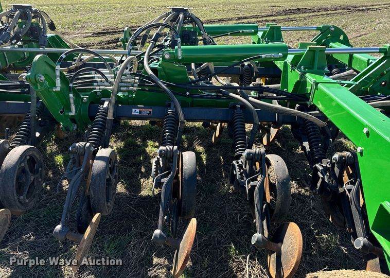 image for item DQ6729 2018 John Deere 1890C air seeder