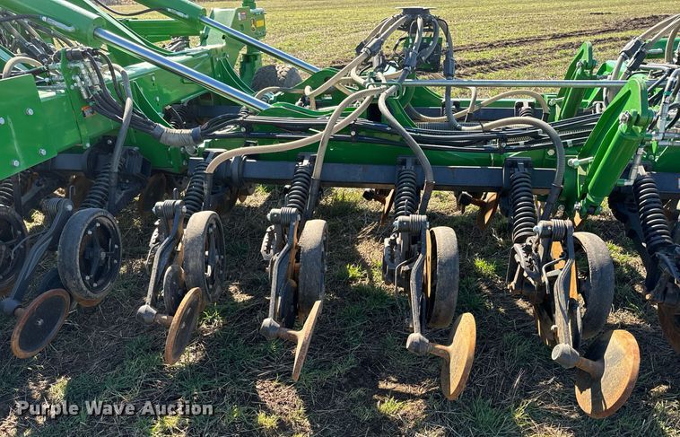 image for item DQ6729 2018 John Deere 1890C air seeder