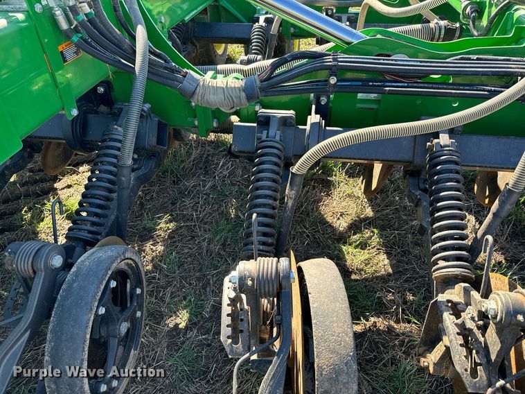image for item DQ6729 2018 John Deere 1890C air seeder