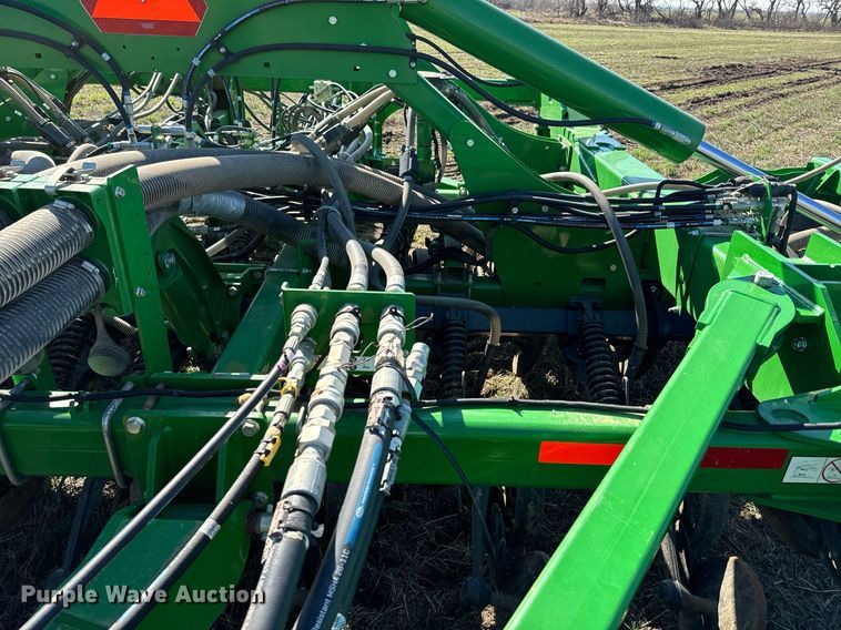 image for item DQ6729 2018 John Deere 1890C air seeder