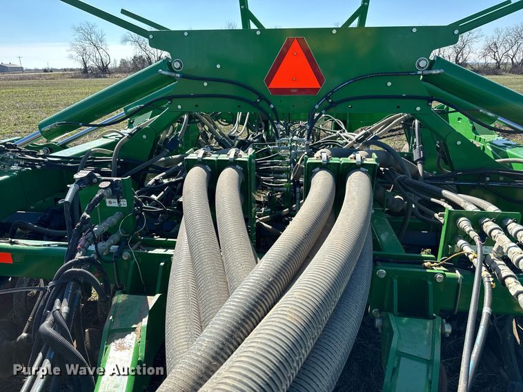 image for item DQ6729 2018 John Deere 1890C air seeder