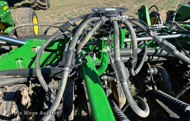image for item DQ6729 2018 John Deere 1890C air seeder