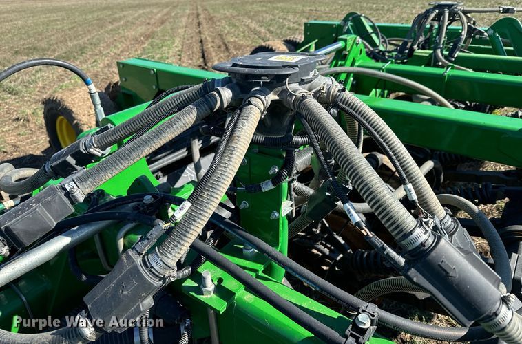 image for item DQ6729 2018 John Deere 1890C air seeder