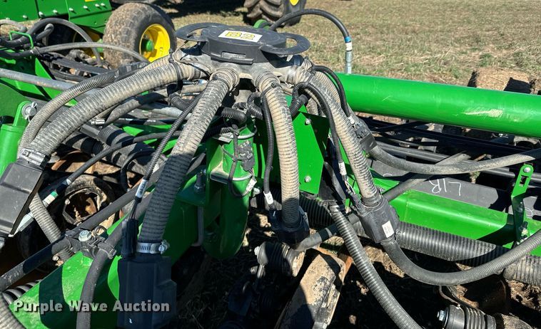 image for item DQ6729 2018 John Deere 1890C air seeder