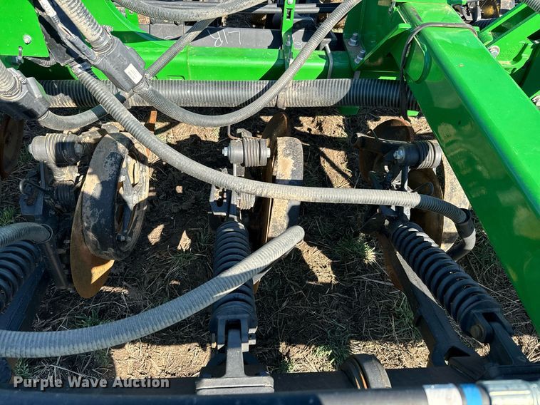 image for item DQ6729 2018 John Deere 1890C air seeder