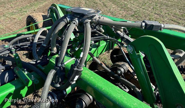 image for item DQ6729 2018 John Deere 1890C air seeder