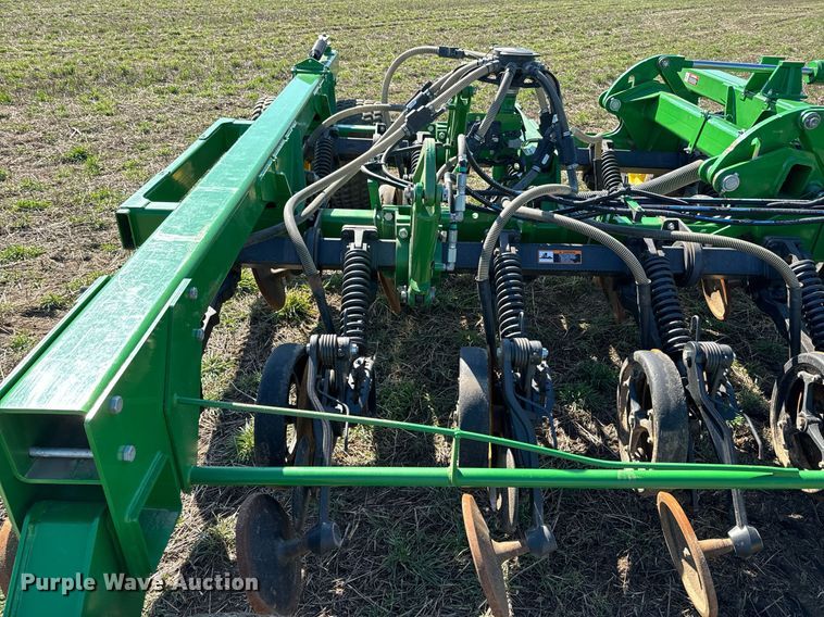 image for item DQ6729 2018 John Deere 1890C air seeder
