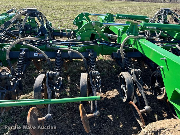 image for item DQ6729 2018 John Deere 1890C air seeder