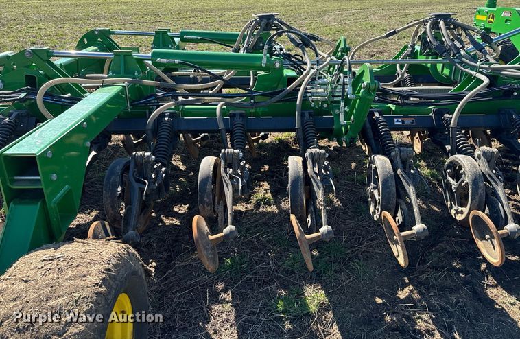 image for item DQ6729 2018 John Deere 1890C air seeder