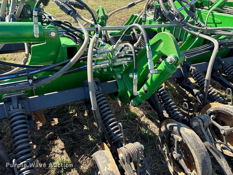 image for item DQ6729 2018 John Deere 1890C air seeder