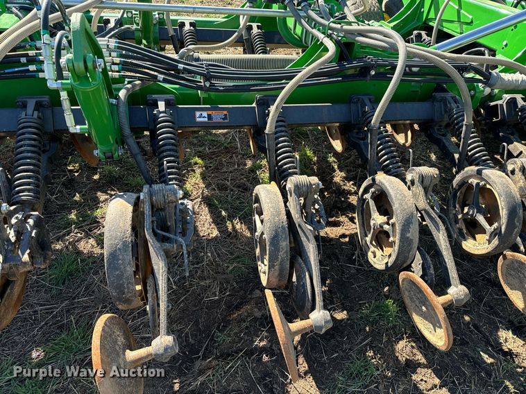 image for item DQ6729 2018 John Deere 1890C air seeder