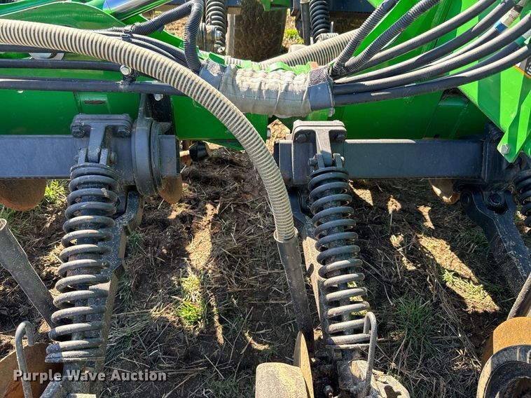 image for item DQ6729 2018 John Deere 1890C air seeder