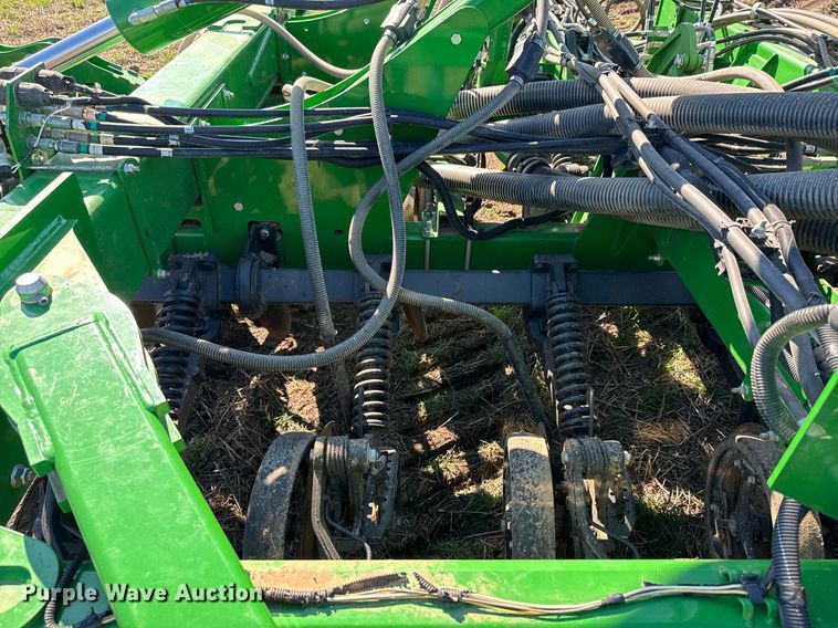 image for item DQ6729 2018 John Deere 1890C air seeder