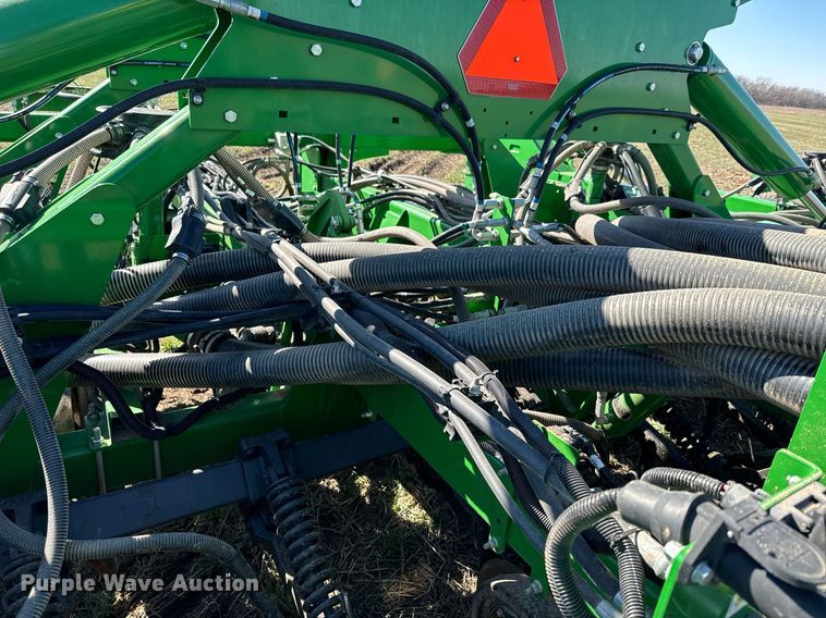image for item DQ6729 2018 John Deere 1890C air seeder