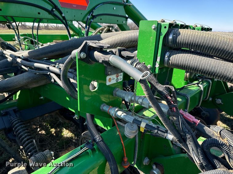 image for item DQ6729 2018 John Deere 1890C air seeder