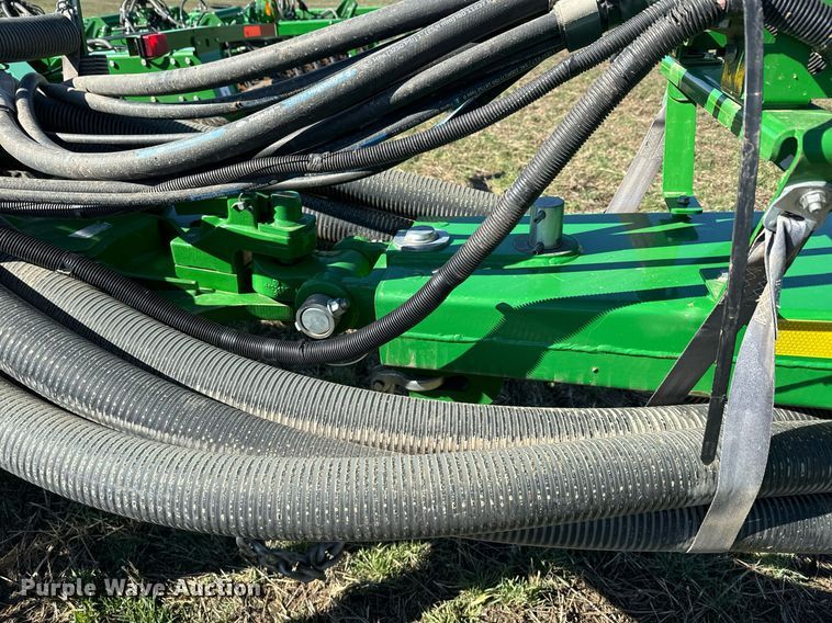 image for item DQ6729 2018 John Deere 1890C air seeder