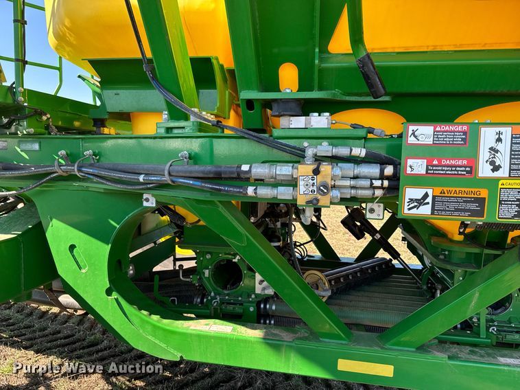 image for item DQ6729 2018 John Deere 1890C air seeder