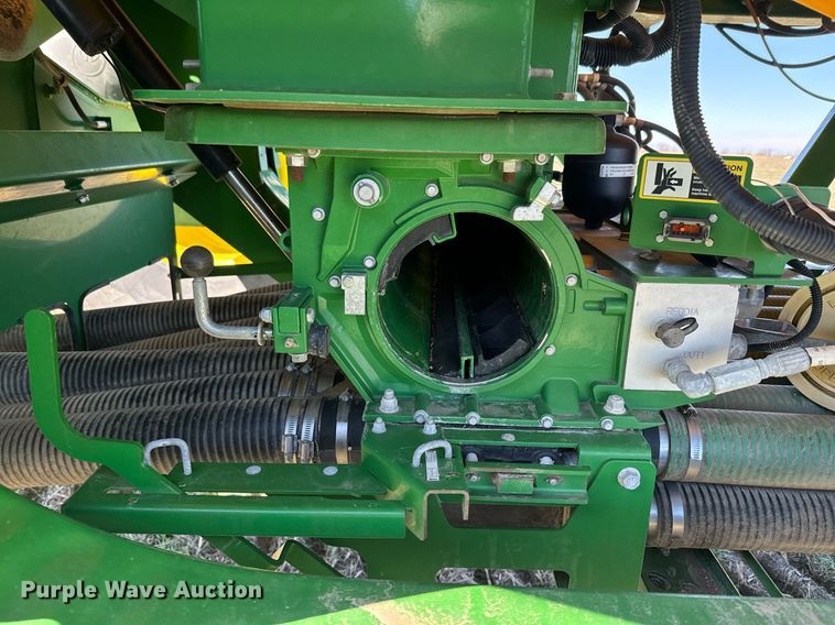 image for item DQ6729 2018 John Deere 1890C air seeder