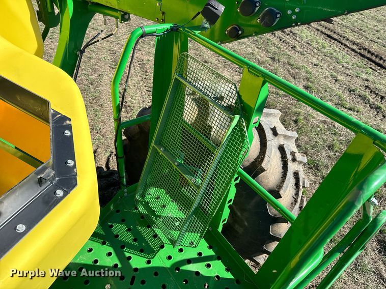 image for item DQ6729 2018 John Deere 1890C air seeder