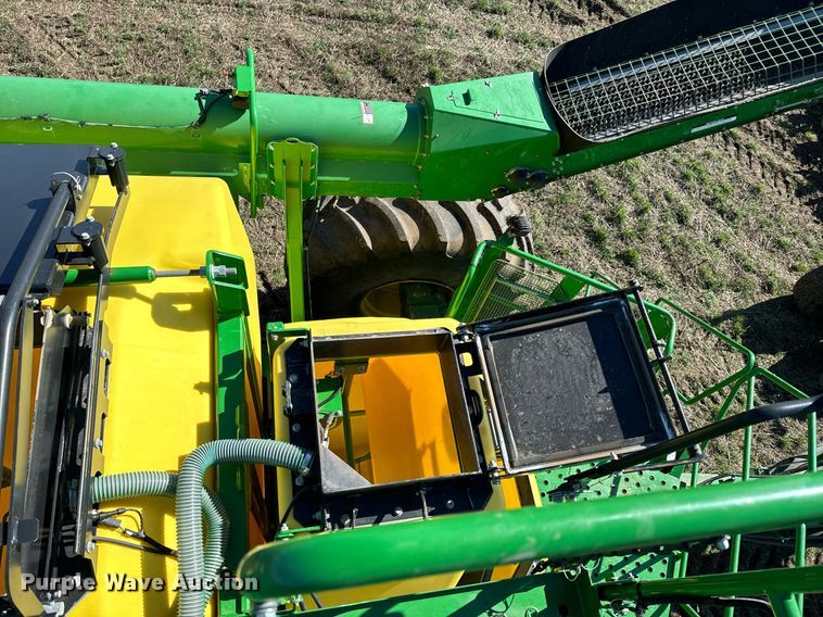 image for item DQ6729 2018 John Deere 1890C air seeder