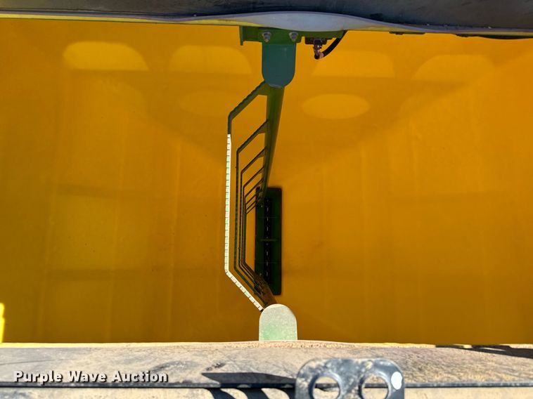 image for item DQ6729 2018 John Deere 1890C air seeder