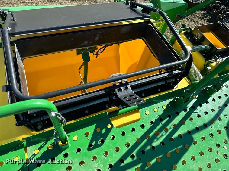 image for item DQ6729 2018 John Deere 1890C air seeder