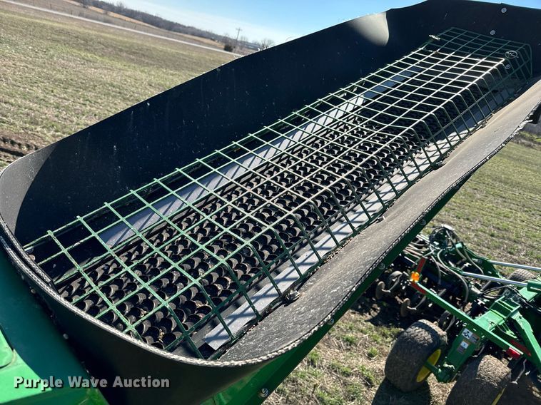 image for item DQ6729 2018 John Deere 1890C air seeder