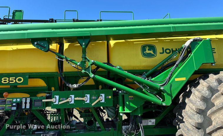 image for item DQ6729 2018 John Deere 1890C air seeder