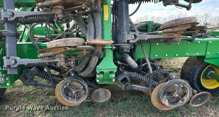 image for item DQ6729 2018 John Deere 1890C air seeder