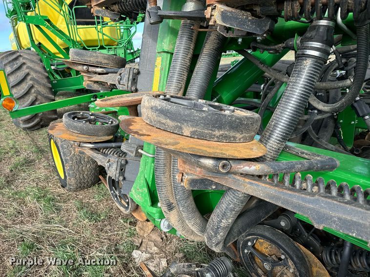 image for item DQ6729 2018 John Deere 1890C air seeder