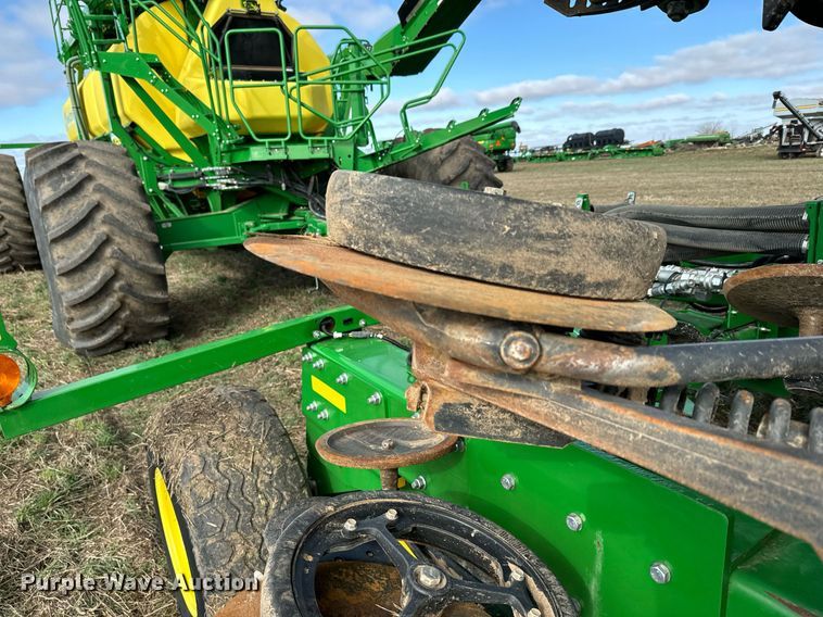 image for item DQ6729 2018 John Deere 1890C air seeder