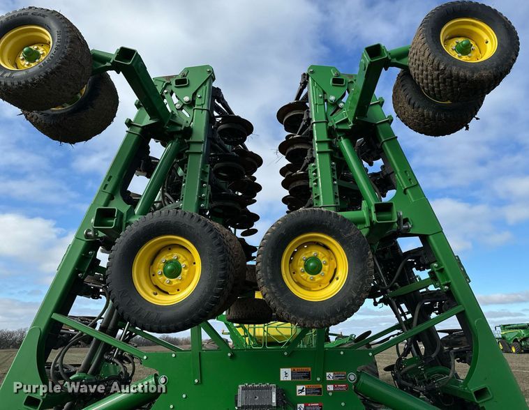 image for item DQ6729 2018 John Deere 1890C air seeder
