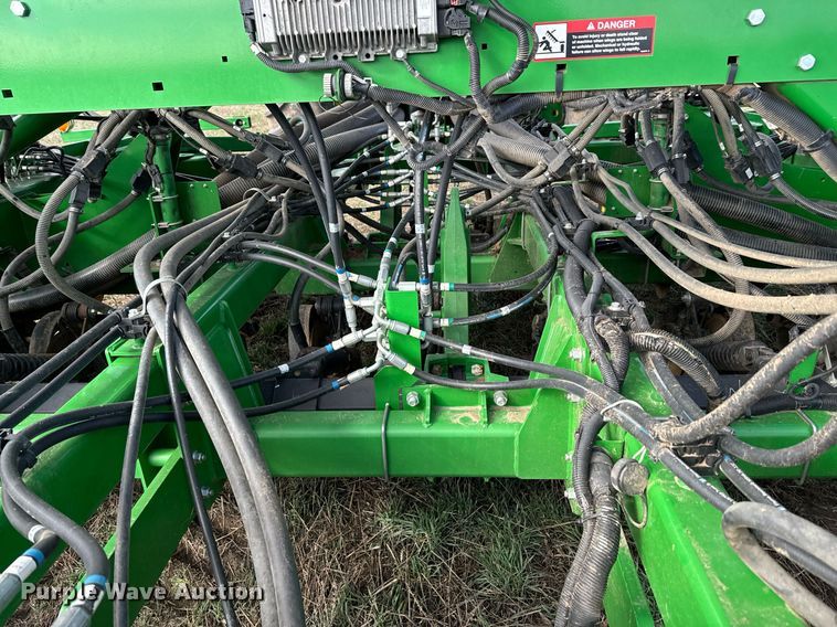 image for item DQ6729 2018 John Deere 1890C air seeder