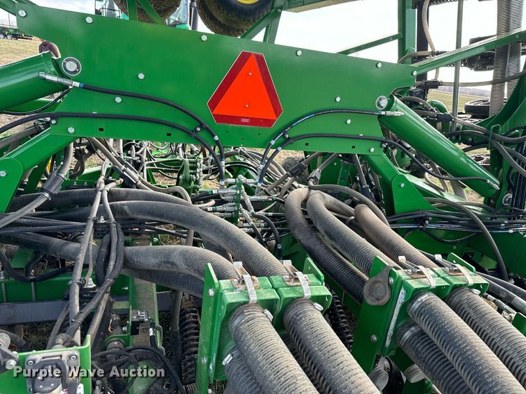 image for item DQ6729 2018 John Deere 1890C air seeder