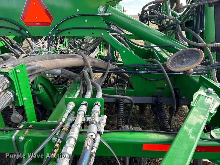 image for item DQ6729 2018 John Deere 1890C air seeder