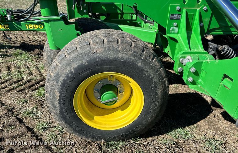 image for item DQ6729 2018 John Deere 1890C air seeder
