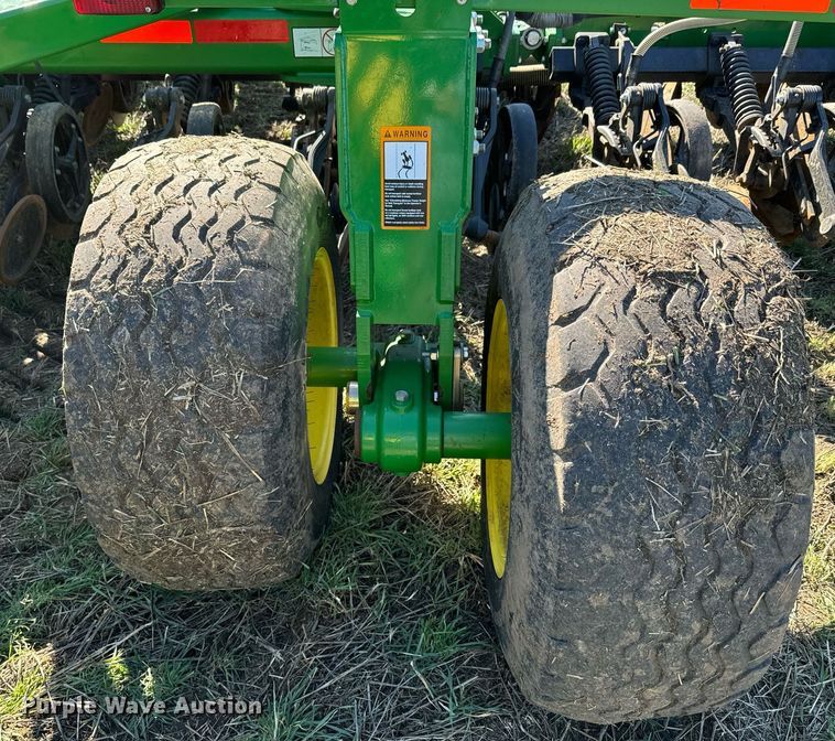 image for item DQ6729 2018 John Deere 1890C air seeder