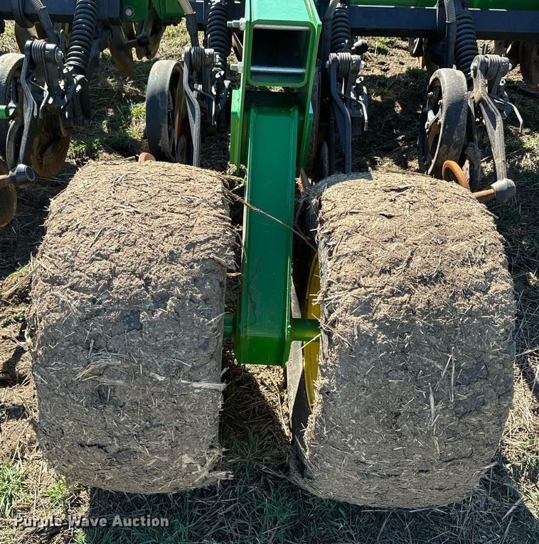 image for item DQ6729 2018 John Deere 1890C air seeder