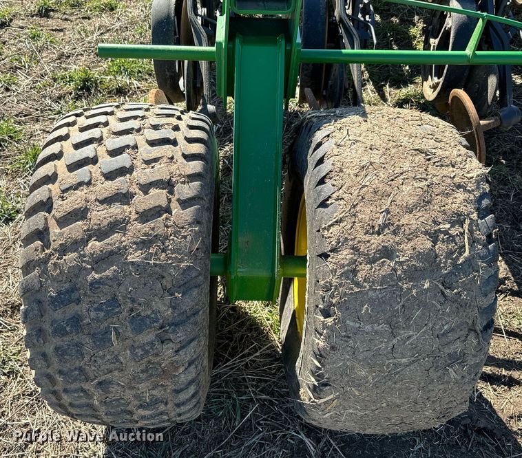 image for item DQ6729 2018 John Deere 1890C air seeder