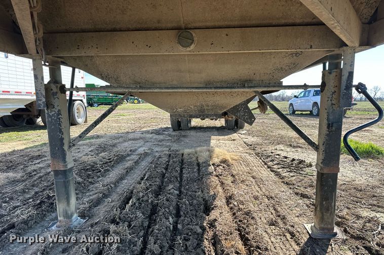 image for item DQ6730 2009 Neville Built grain trailer