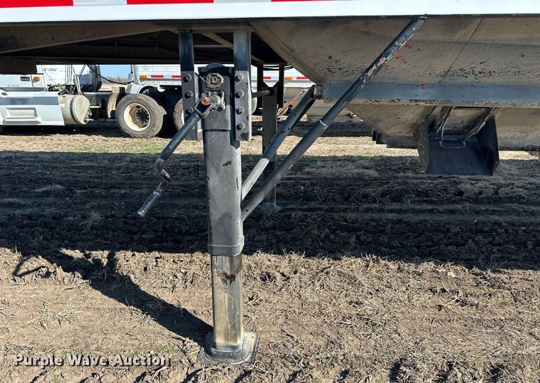 image for item DQ6730 2009 Neville Built grain trailer
