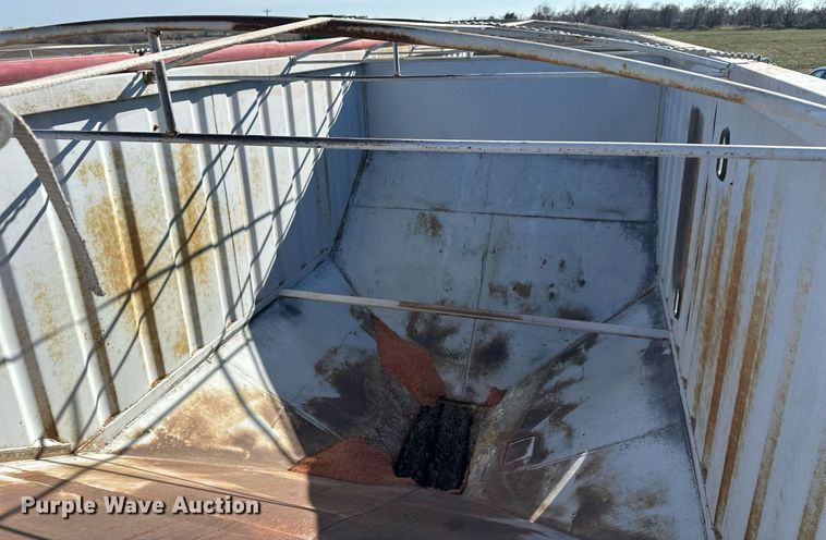 image for item DQ6730 2009 Neville Built grain trailer