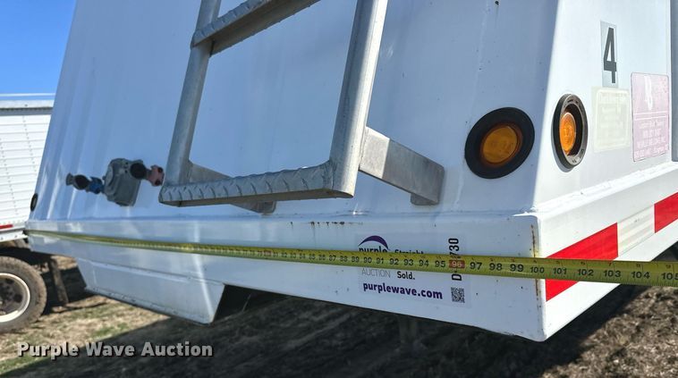 image for item DQ6730 2009 Neville Built grain trailer